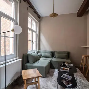 https://lovely-triplex-in-the-heart-of-le-sablon.brusselshotelsbook.com